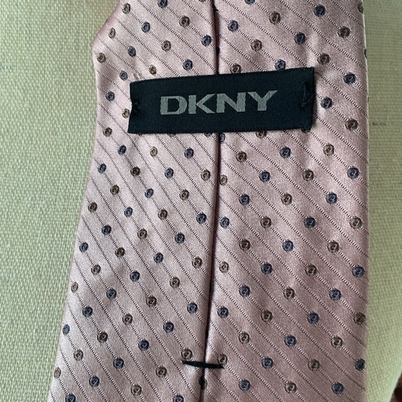 DKNY 100% Silk Tie Made in USA EUC 59" Long - Picture 4 of 7